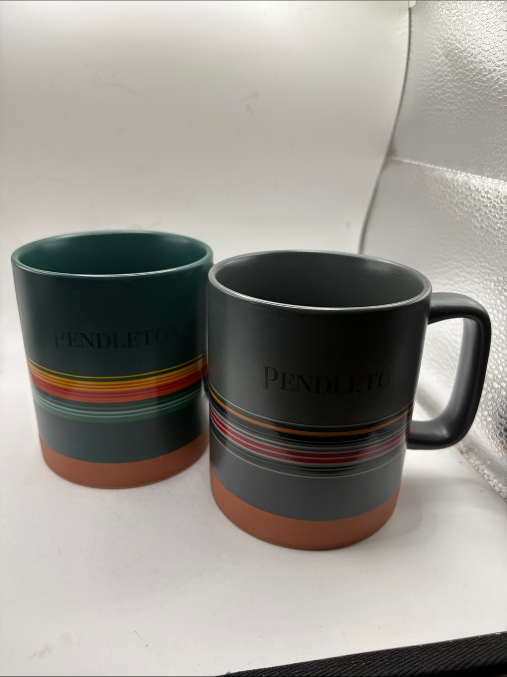 Pair of Pendleton mugs Grey & Green